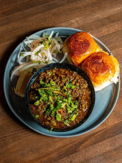Cheesy Bhuna Masala Pav