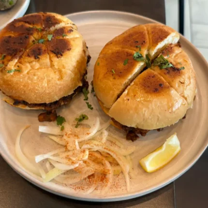 Cheesy Bhuna Naan Chaap (2 Pcs)